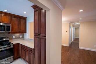 10039 Oakton Terrace Rd in Oakton, VA - Building Photo - Building Photo