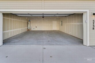 5738 Cherry Ln in Nampa, ID - Building Photo - Building Photo