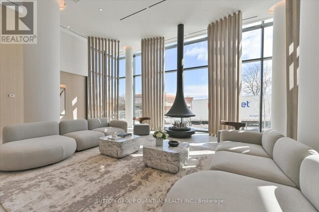 1 Fairview Rd E in Mississauga, ON - Building Photo - Building Photo