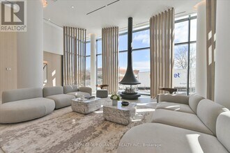 1 Fairview Rd E in Mississauga, ON - Building Photo - Building Photo