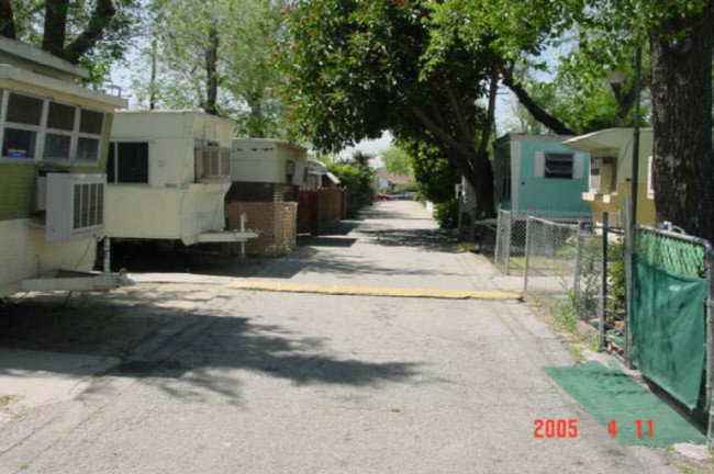 Magnolia Trailer Park in El Monte, CA - Building Photo - Building Photo