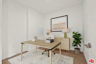 200 N Vermont Ave in Los Angeles, CA - Building Photo - Building Photo