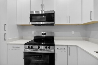 5724 Sterling Ave in Ferndale, WA - Foto de edificio - Building Photo