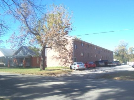 Westbridge Apartments in Pittsburg, KS - Building Photo