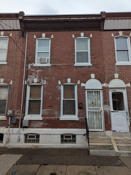 1629 W Juniata St in Philadelphia, PA - Building Photo