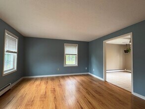 4 Josephine Dr in Londonderry, NH - Building Photo - Building Photo