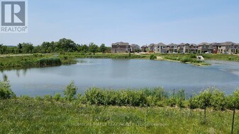 720 Whitlock Ave in Milton, ON - Building Photo