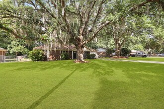 226 Larchmont Dr in Savannah, GA - Building Photo - Building Photo