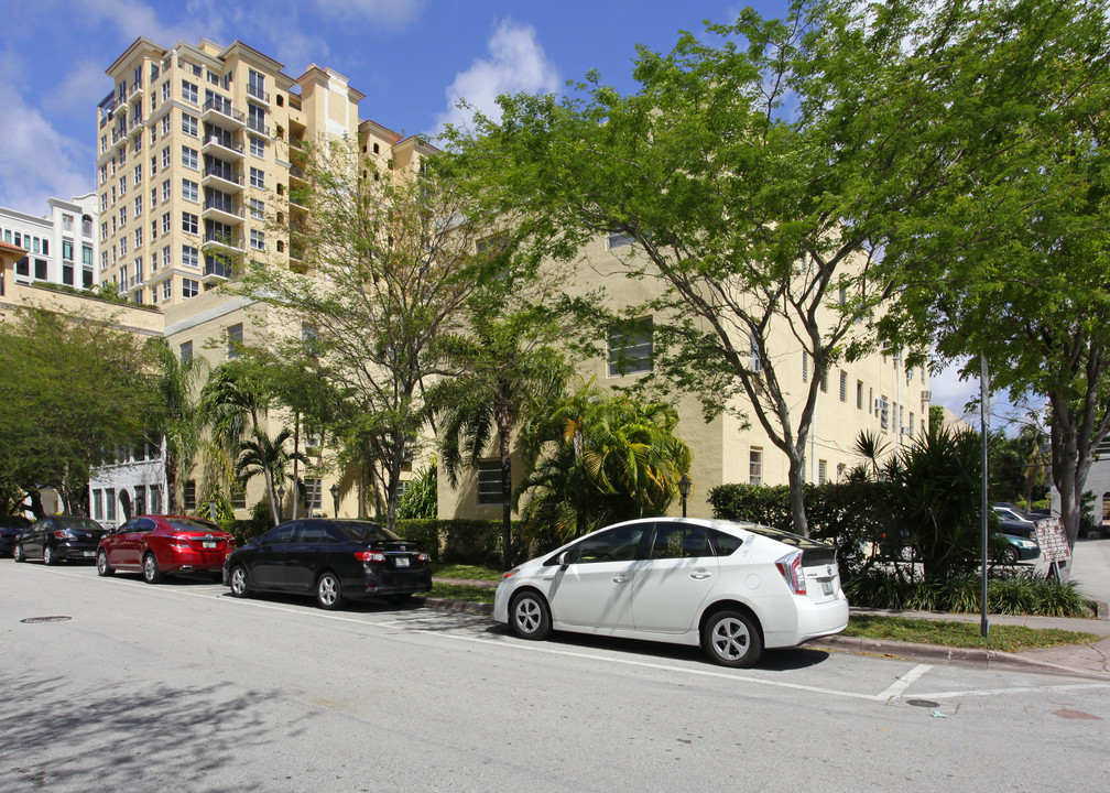 121-125 Zamora Ave in Miami, FL - Building Photo