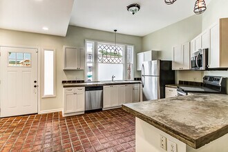 307 W Henry St, Unit A in Savannah, GA - Building Photo - Building Photo
