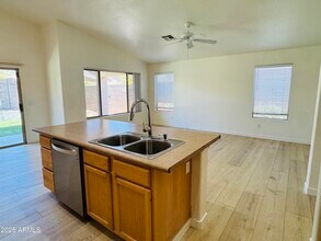 7472 W Potter Dr in Glendale, AZ - Building Photo - Building Photo