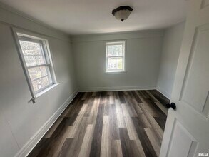 723 W Armstrong Ave in Peoria, IL - Building Photo - Building Photo