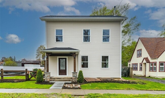 4407 Albany Post Rd in Hyde Park, NY - Building Photo - Building Photo