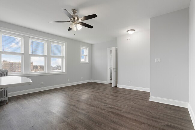 1521 W Sherwin Ave in Chicago, IL - Building Photo - Building Photo