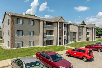 Yorkshire Place Apartments in Howell, MI - Foto de edificio - Building Photo
