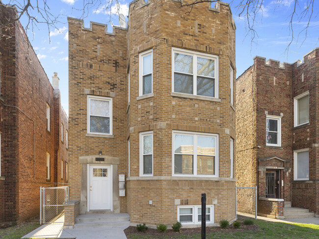 property at 7820 S Champlain Ave