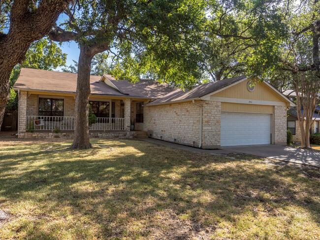 8906 Scotsman Dr in Austin, TX - Foto de edificio - Building Photo