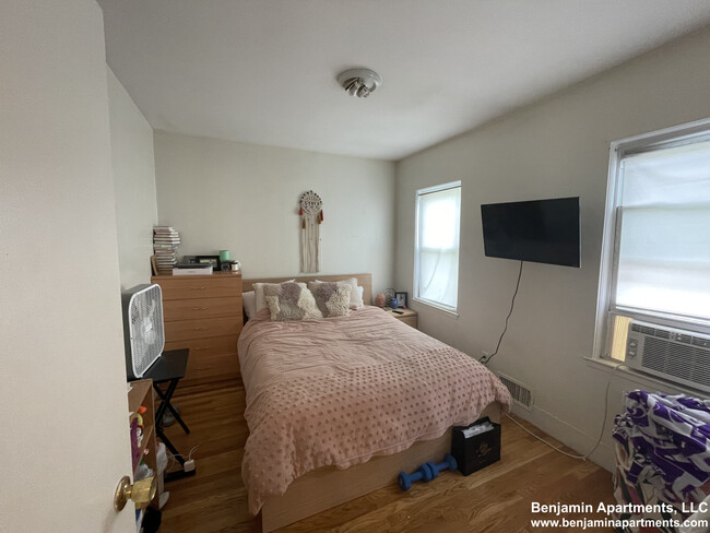 218 W 8th St, Unit 3 in Boston, MA - Building Photo - Building Photo