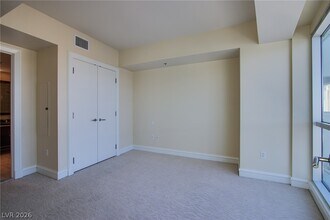 2700 S Las Vegas Blvd in Las Vegas, NV - Foto de edificio - Building Photo