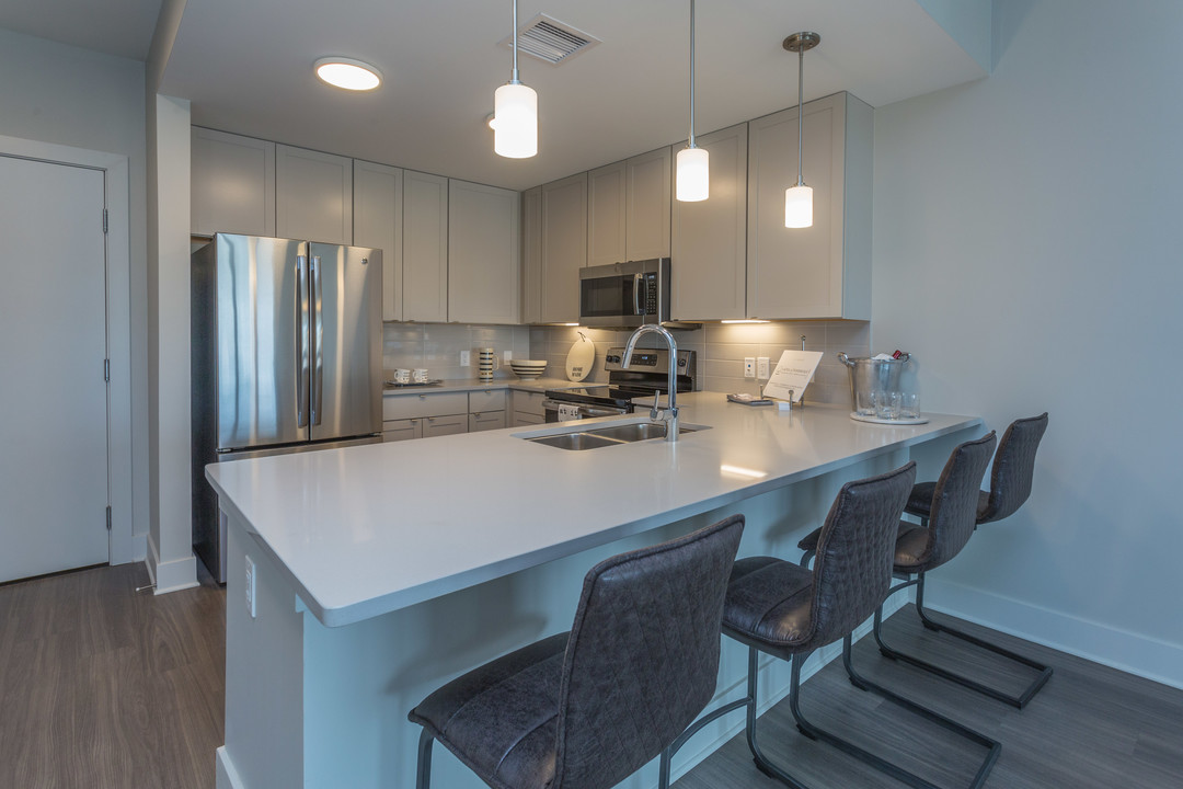 4th & Park Pinecrest in Beachwood, OH - Building Photo
