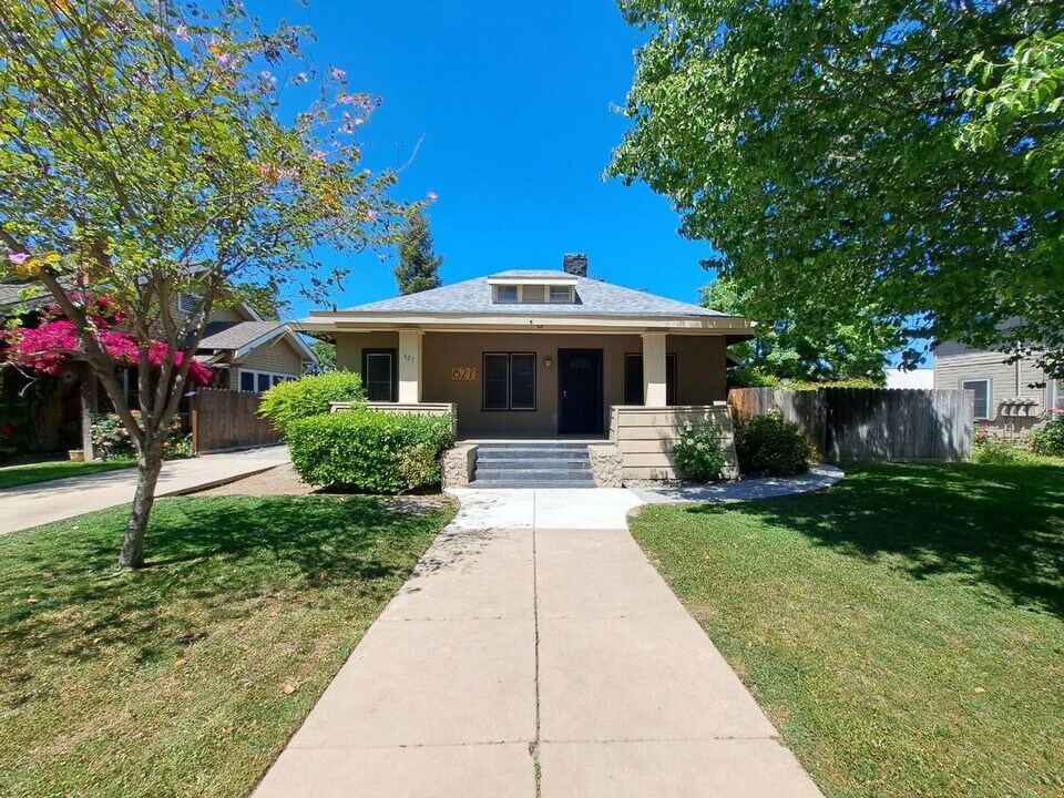 827-829 E Dudley Ave in Fresno, CA - Building Photo