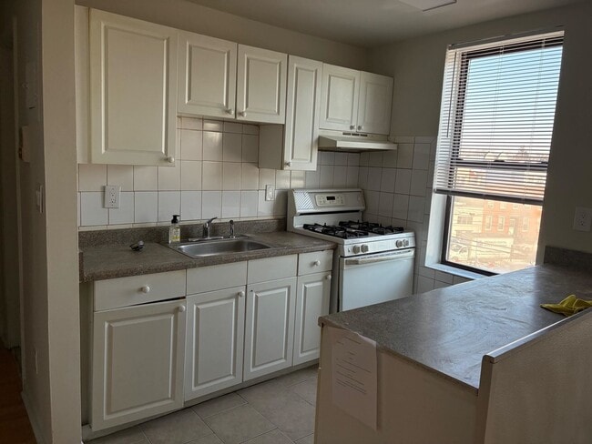 1677 John F. Kennedy Blvd in Jersey City, NJ - Building Photo - Building Photo