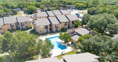 Summer Place in San Antonio, TX - Foto de edificio - Building Photo