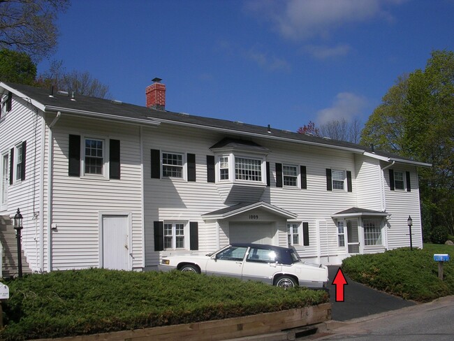 1009 King Rd, Unit Ground Floor in Cheshire, CT - Foto de edificio - Building Photo