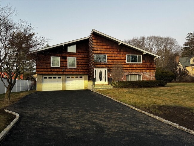 property at 2 Blue Lantern Rd