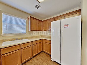 10002 Cactus Vly in San Antonio, TX - Building Photo - Building Photo