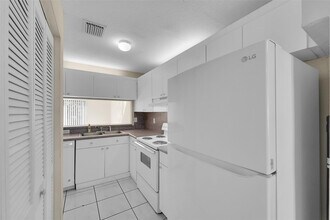 9088 NW 40th St in Coral Springs, FL - Building Photo - Building Photo