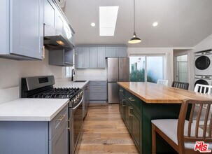 6461 Whitman Ave in Los Angeles, CA - Building Photo - Building Photo