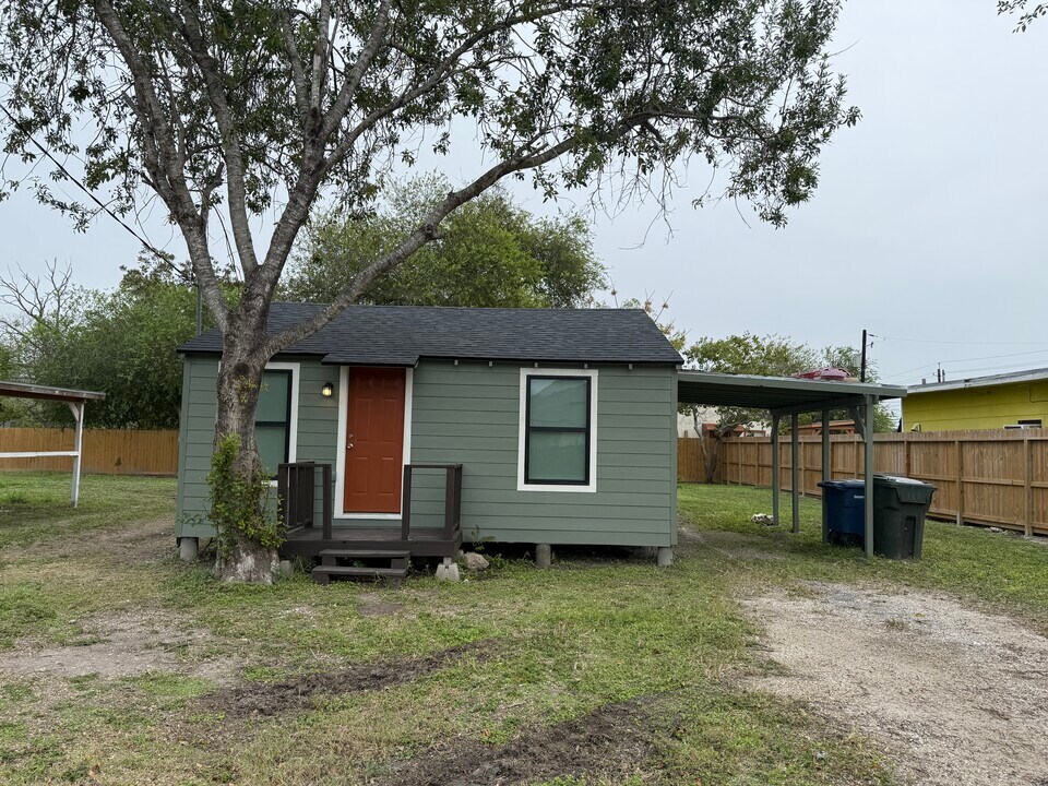 5442 Nelson Ln in Corpus Christi, TX - Building Photo