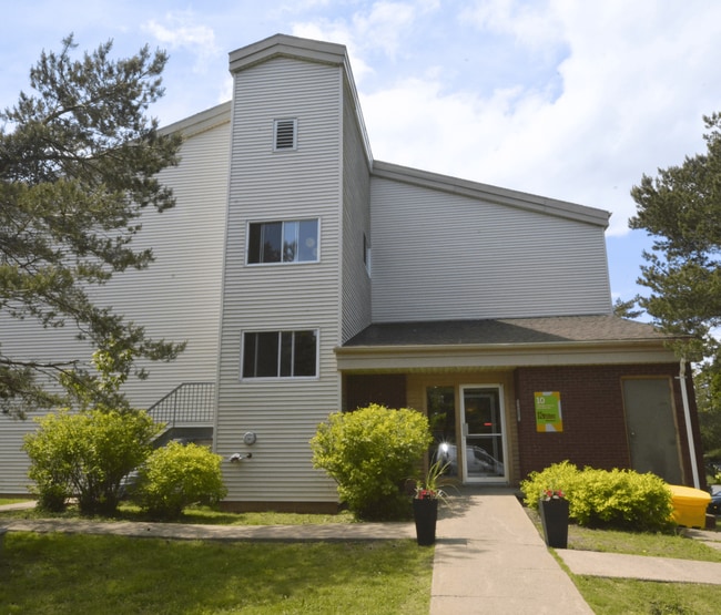 10-214 Harlington Crescent
