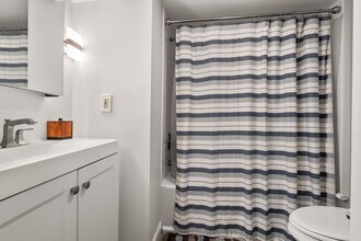 13 Knowlton St, Unit 1 in Boston, MA - Foto de edificio - Building Photo