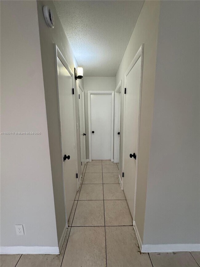 325 NW 15th St in Pompano Beach, FL - Building Photo - Building Photo