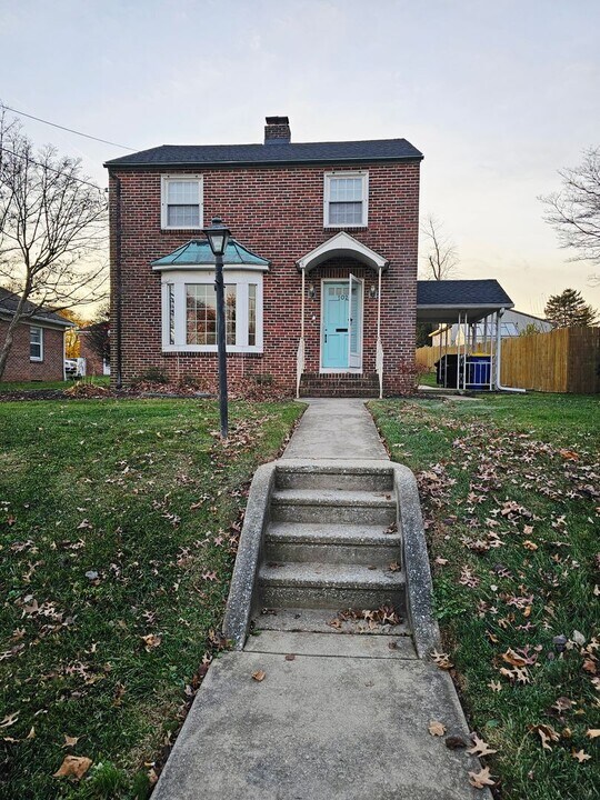 102 N Forrest St in York, PA - Building Photo