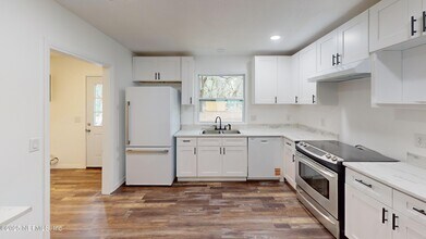 201 Florence Ave in Interlachen, FL - Building Photo - Building Photo