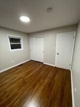 7202 W Crain St, Unit #2 in Niles, IL - Foto de edificio - Building Photo