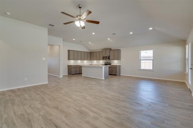 311 High Pt Wy in Justin, TX - Building Photo