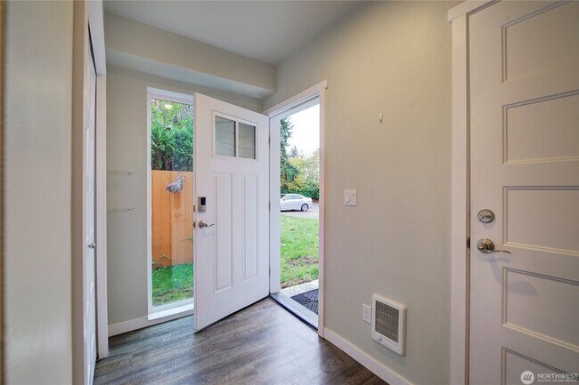 12607 NE 132nd St in Kirkland, WA - Building Photo - Building Photo