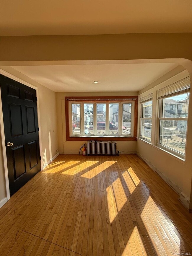 221-29 106th Ave in Queens, NY - Foto de edificio - Building Photo