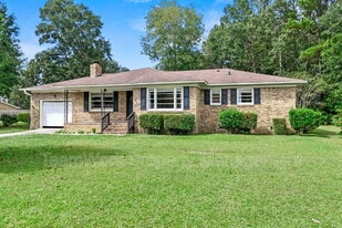 137 Ravenell St in Moncks Corner, SC - Building Photo