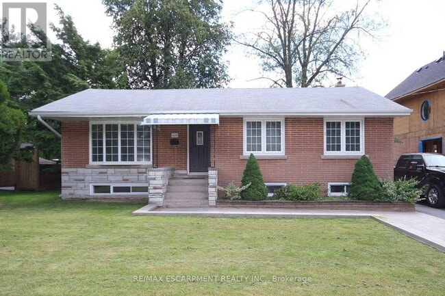 1026 Bridge Rd in Oakville, ON - Building Photo - Building Photo