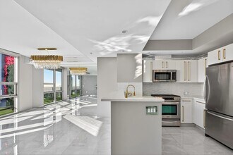 321 Tenth Ave, Unit 2204 in San Diego, CA - Building Photo - Building Photo