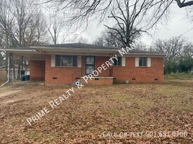 6911 W 42nd St in Little Rock, AR - Building Photo