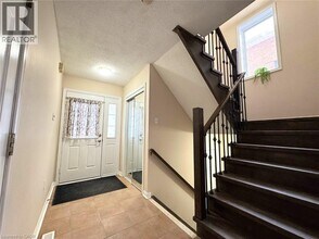 2218 Shadetree Ave in Burlington, ON - Building Photo - Building Photo