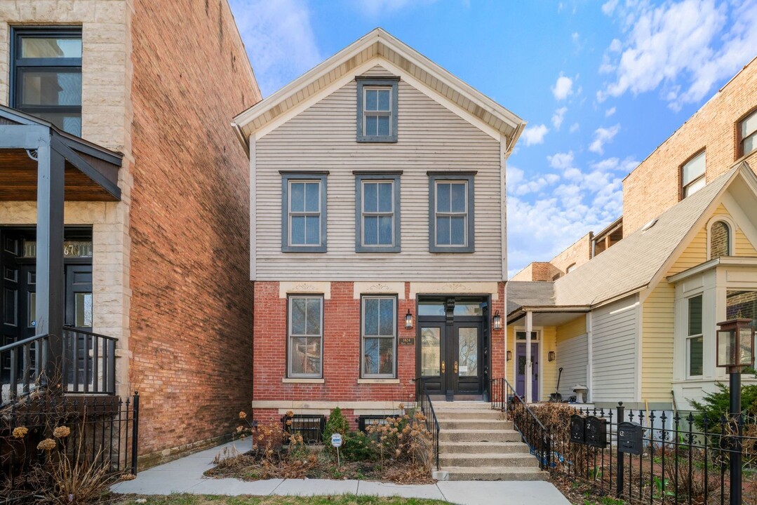 1424 N Hoyne Ave in Chicago, IL - Building Photo