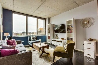 659 W Randolph St, Unit 911 in Chicago, IL - Building Photo - Building Photo