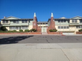 427 Avenue G Ave, Unit 8 in Redondo Beach, CA - Building Photo